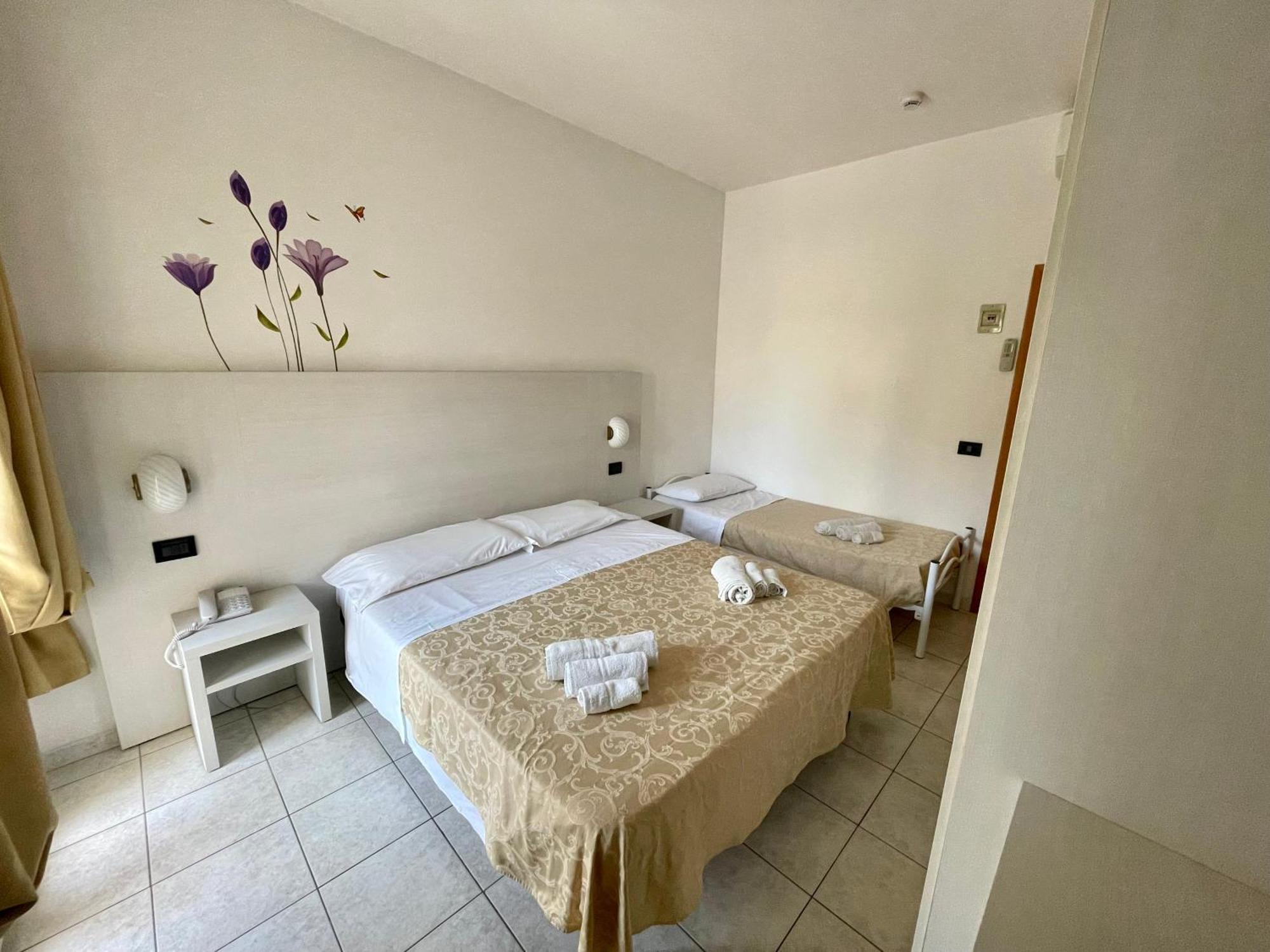 Dependance Hotel Marina Riccione Buitenkant foto