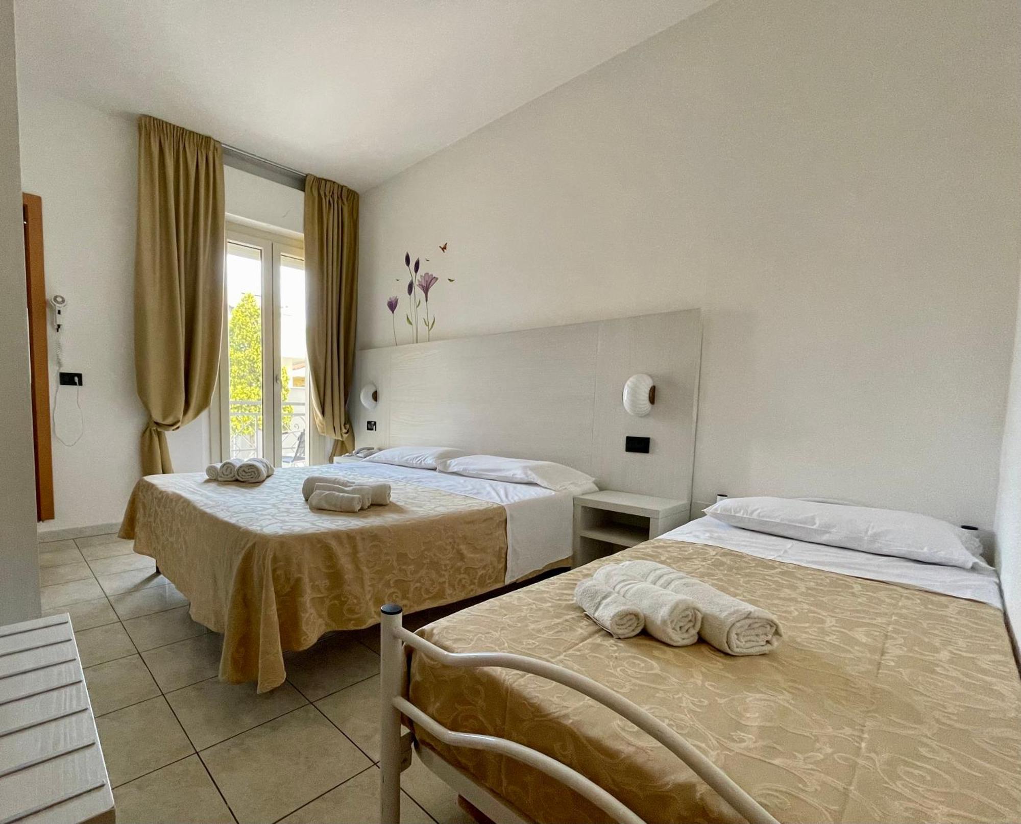 Dependance Hotel Marina Riccione Buitenkant foto