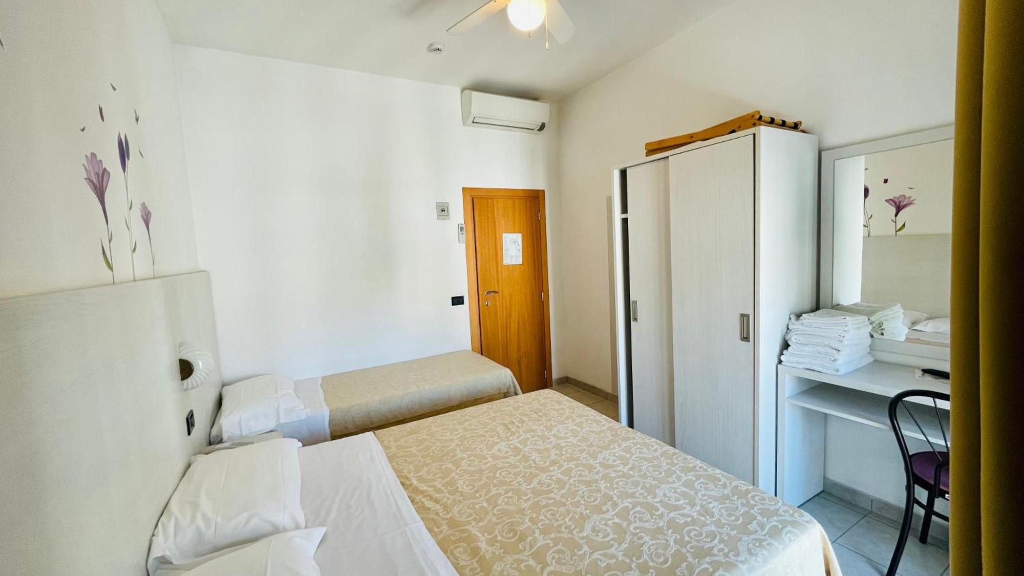 Dependance Hotel Marina Riccione Buitenkant foto