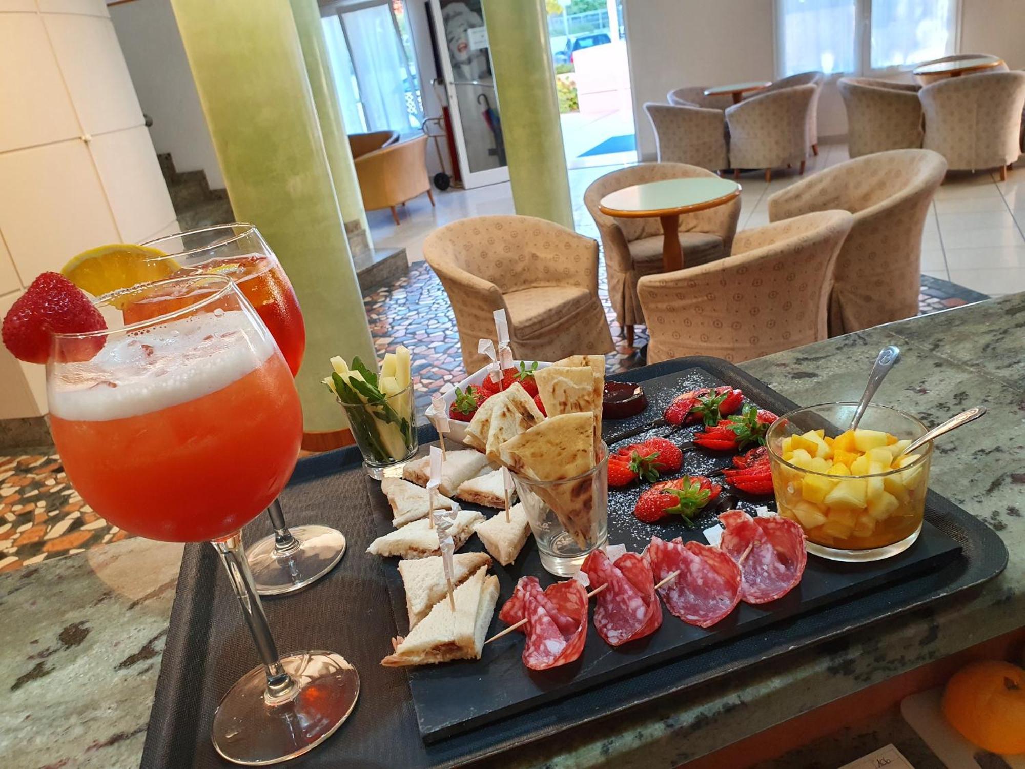 Dependance Hotel Marina Riccione Buitenkant foto